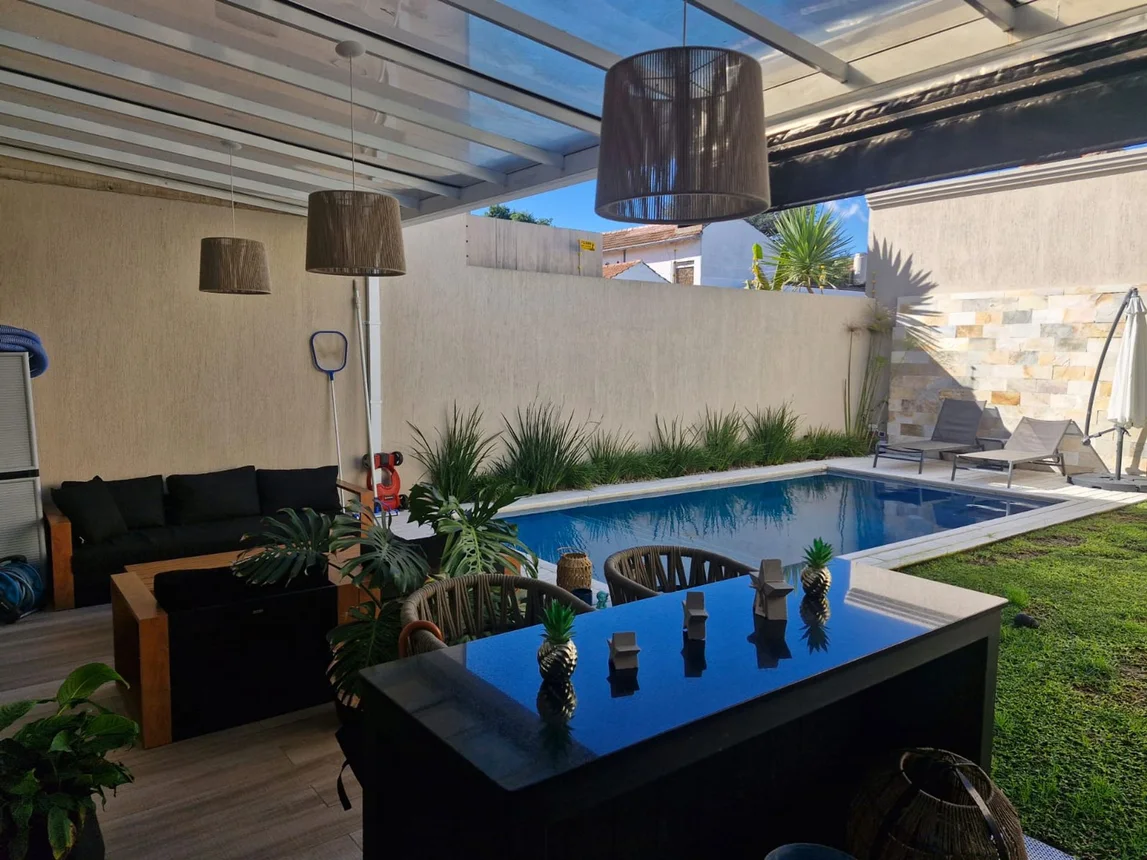 Casa de 4 ambientes en venta en Martínez, Yapeyú 200