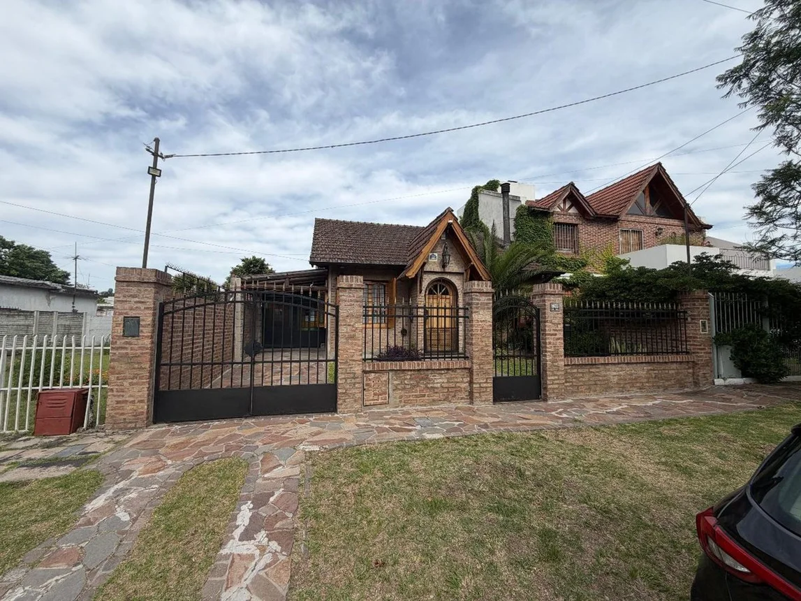 Casa en venta en Castelar, foto 2