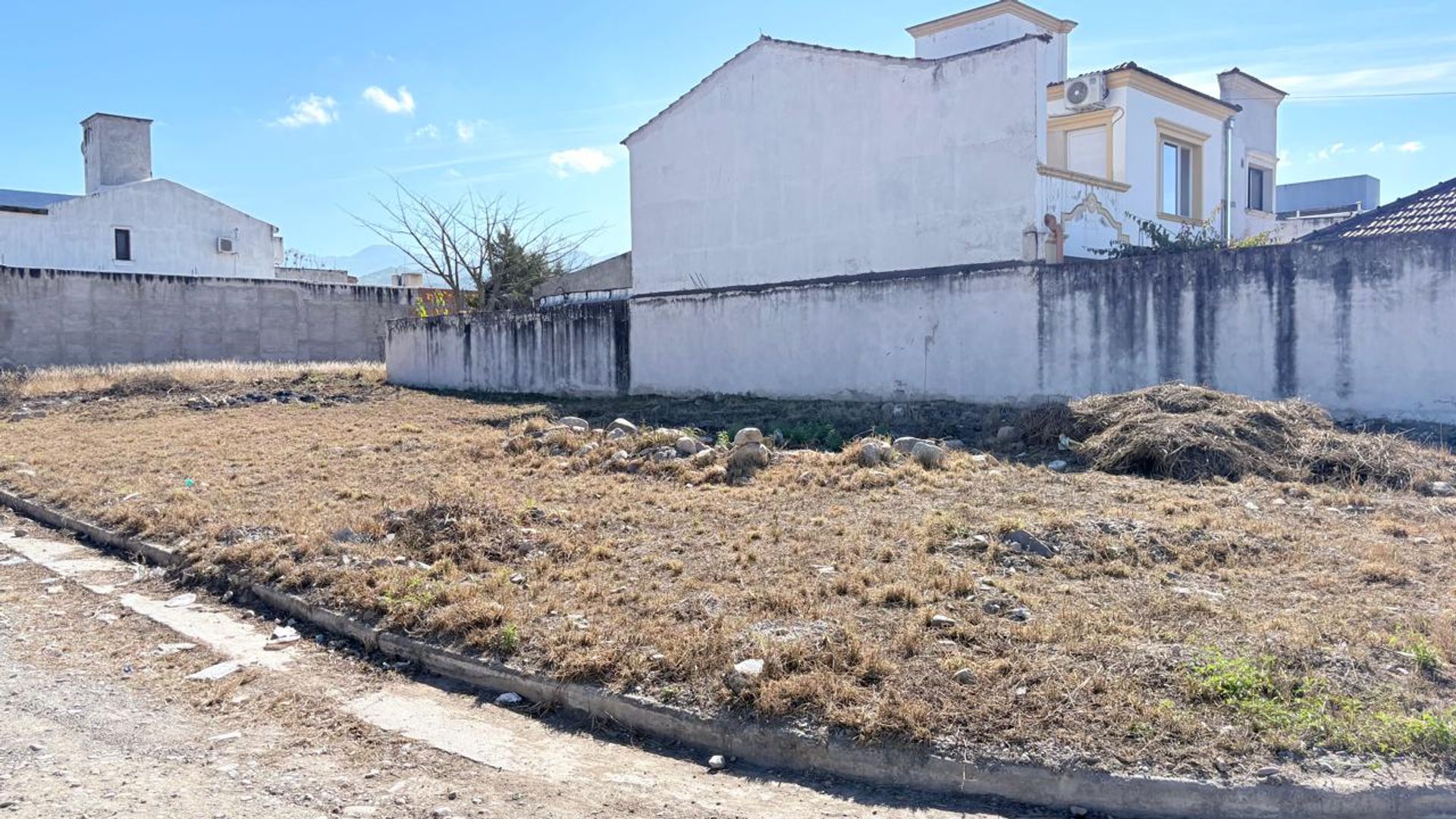 TERRENO VENTA ESQUINA PORTAL DE LESSER - foto 2