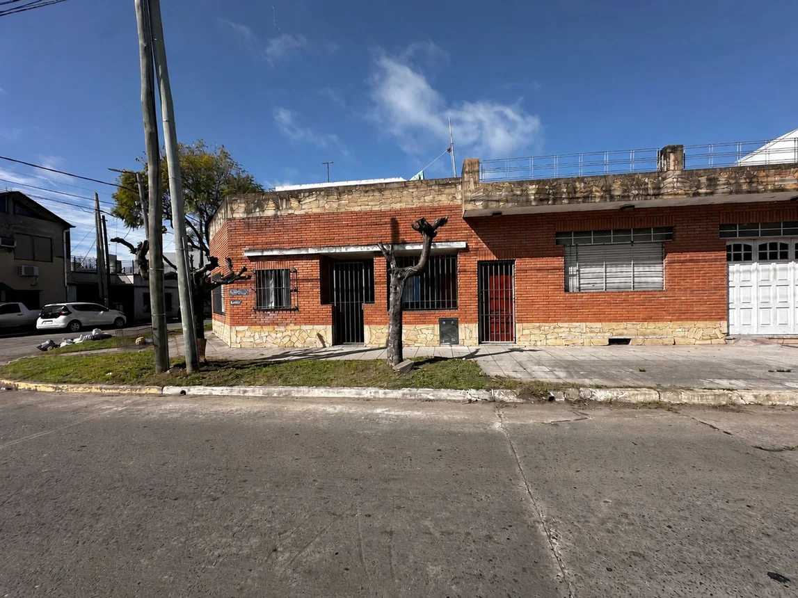 Casa en venta en Quilmes, foto 2