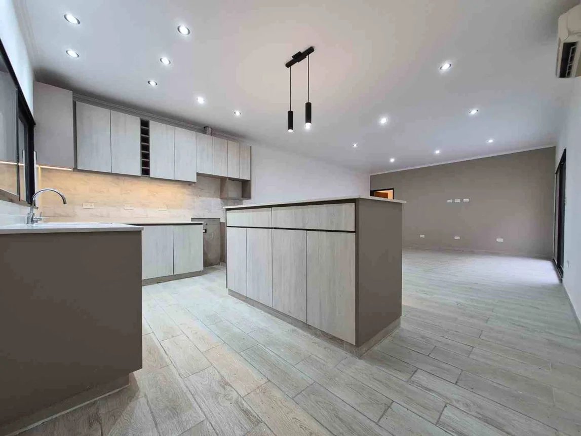Casa de 3 ambientes en venta en Barracas, California 2600
