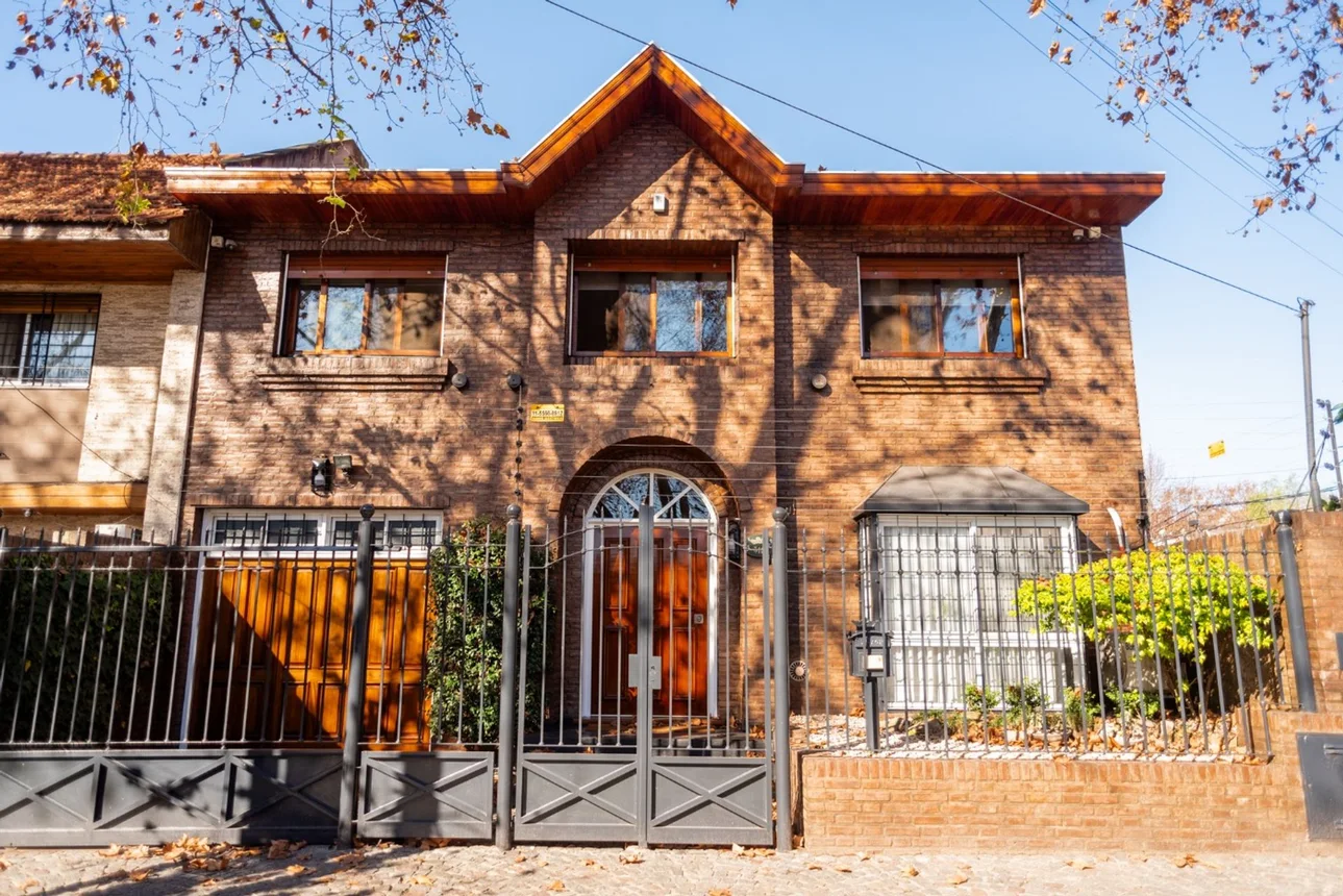 Casa en venta en Quilmes, foto 2
