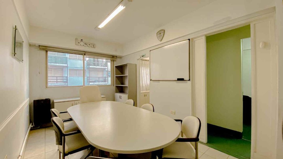 VENTA 2 OFICINAS AL FRENTE ZONA MICROCENTRO
