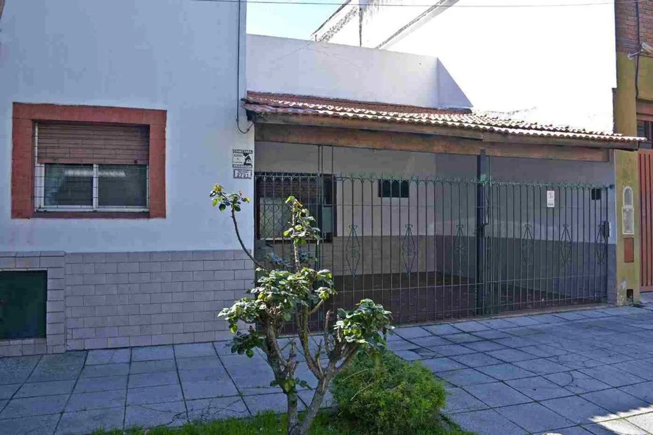 Casa en venta en Valentín Alsina, foto 2