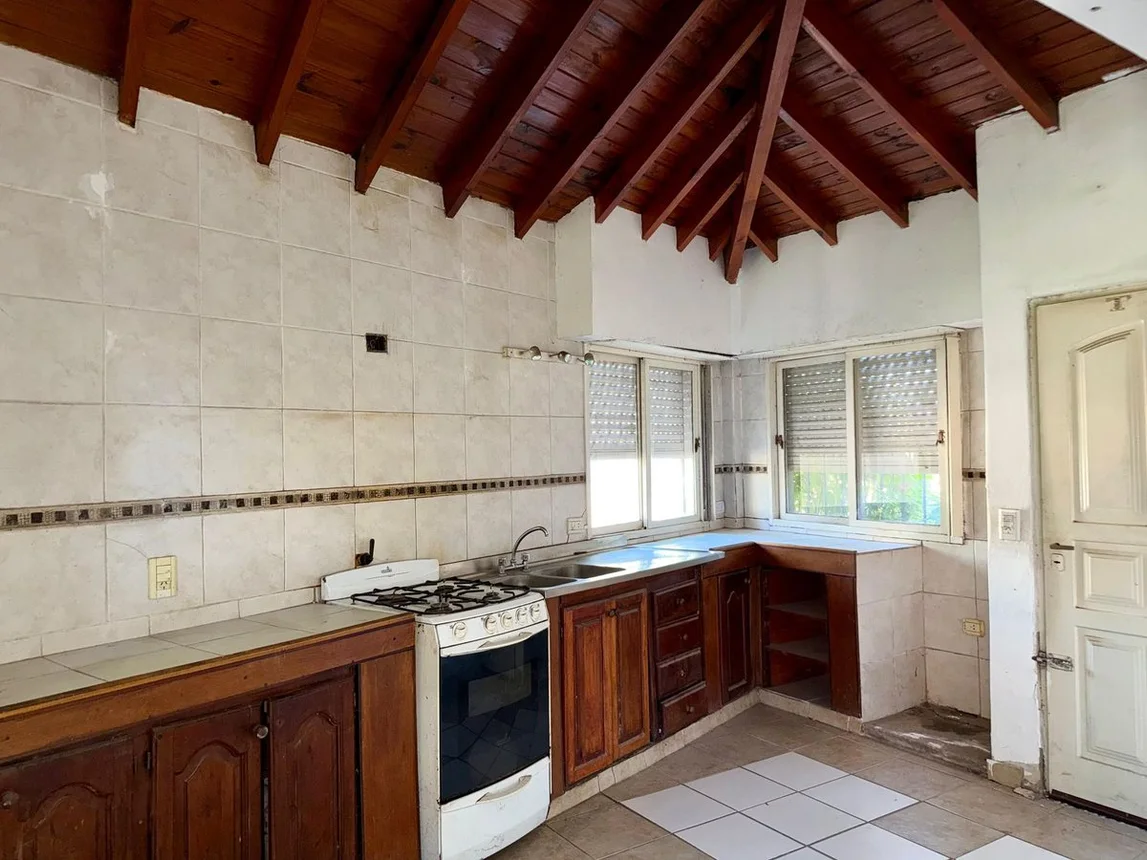 Casa de 3 ambientes en venta en Burzaco, Angel Lupo 100