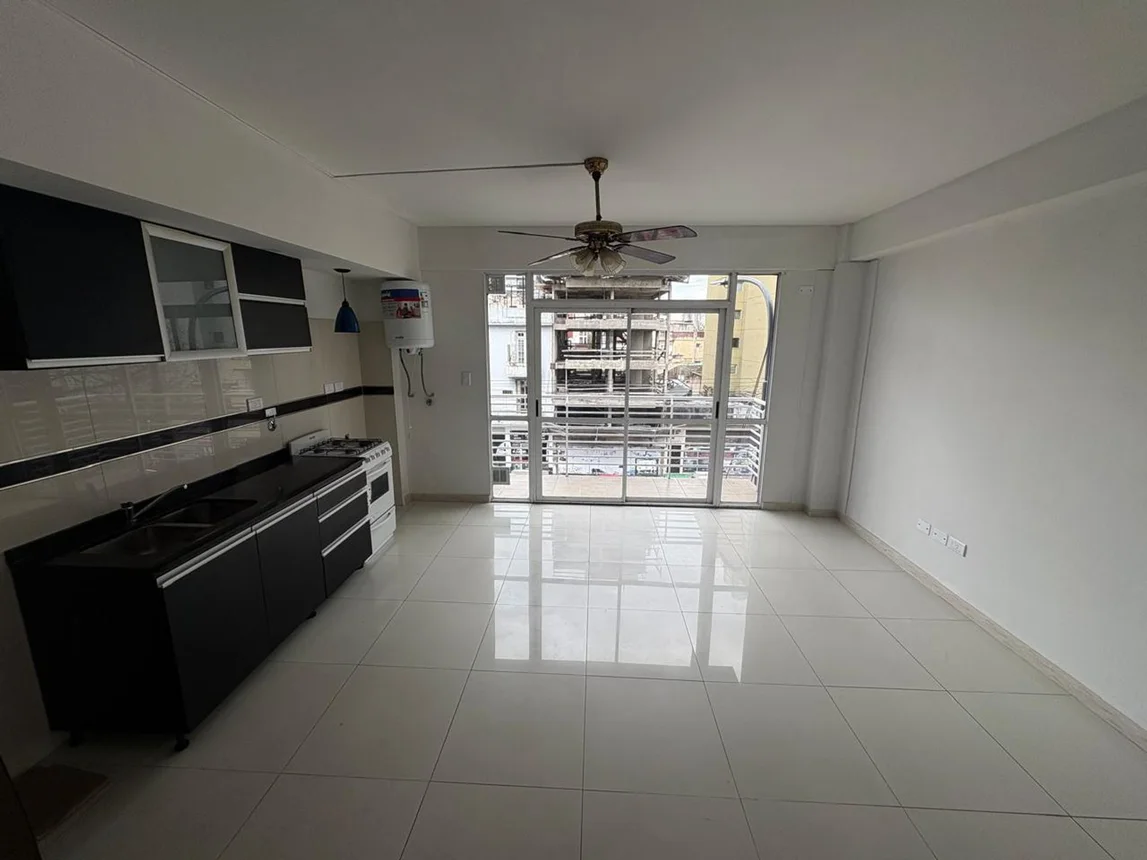 Departamento de 2 ambientes en venta en Liniers, Avenida Rivadavia 10500, foto 2