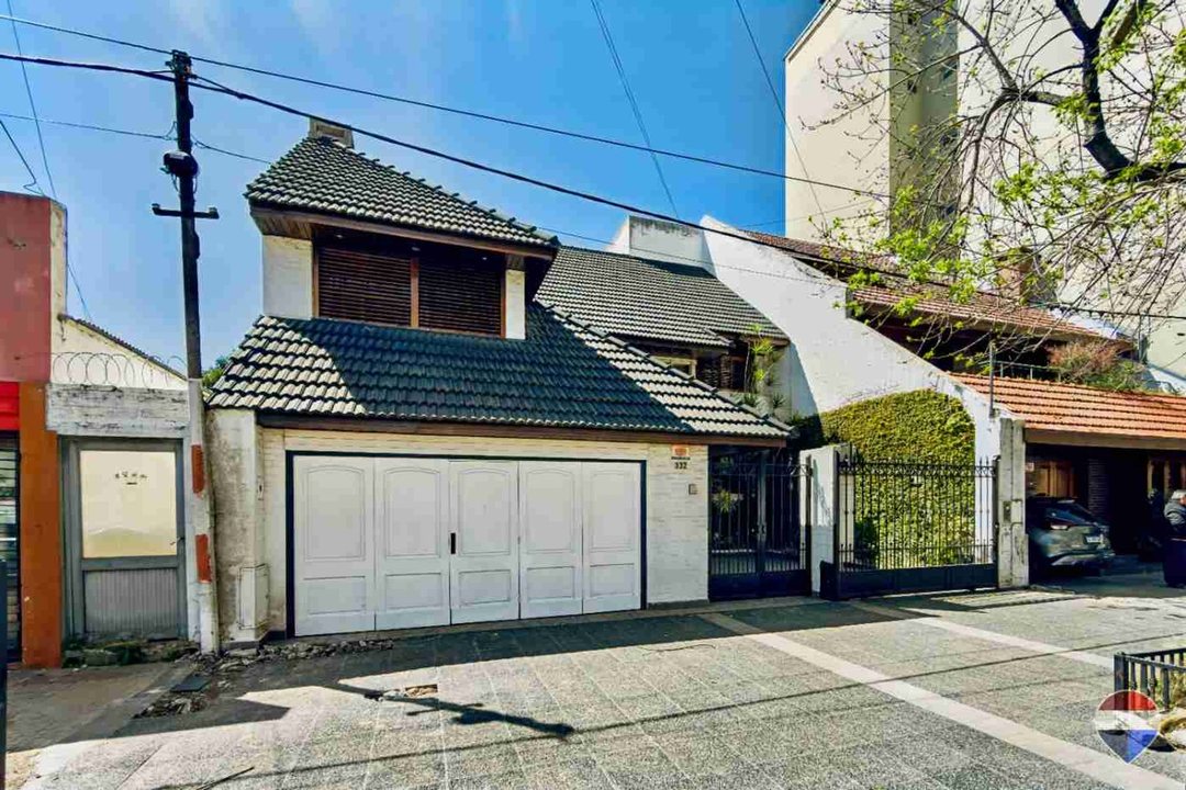 CASA EN VENTA LA PLATA 4 DORMITORIOS DE CATEGORIA