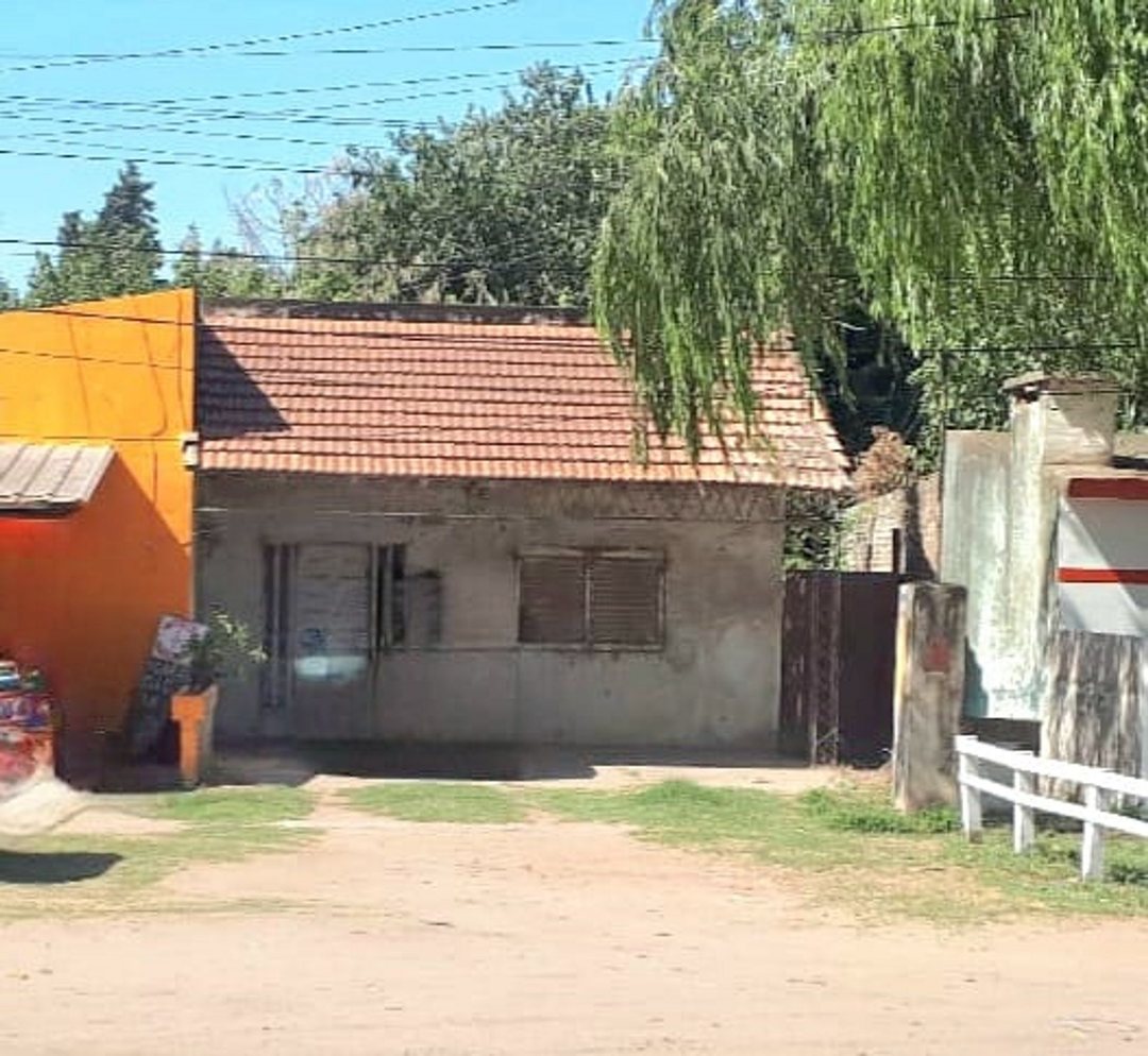 Casa a demoler en 892 m2 de terreno sobre Richieri