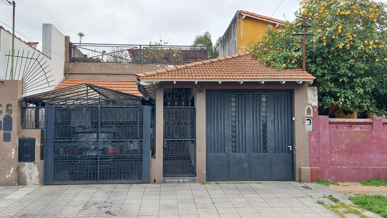 Casa de 3 ambientes en venta en Valentín Alsina, Ucrania 1800