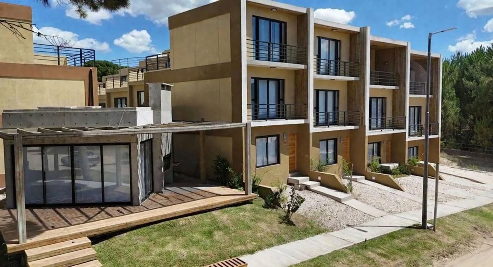 Casa tríplex de 4 ambientes en venta en Pinamar, Boulevard Icaro 1500, foto 2