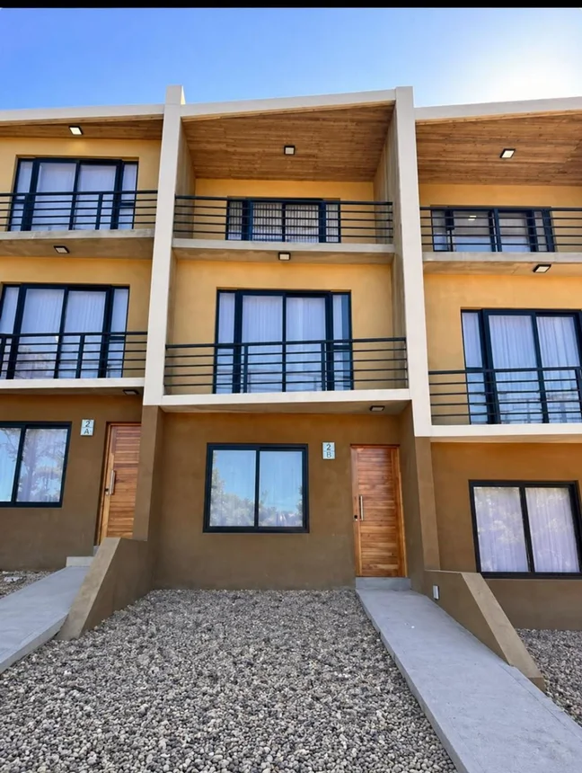 Casa tríplex de 4 ambientes en venta en Pinamar, Boulevard Icaro 1500