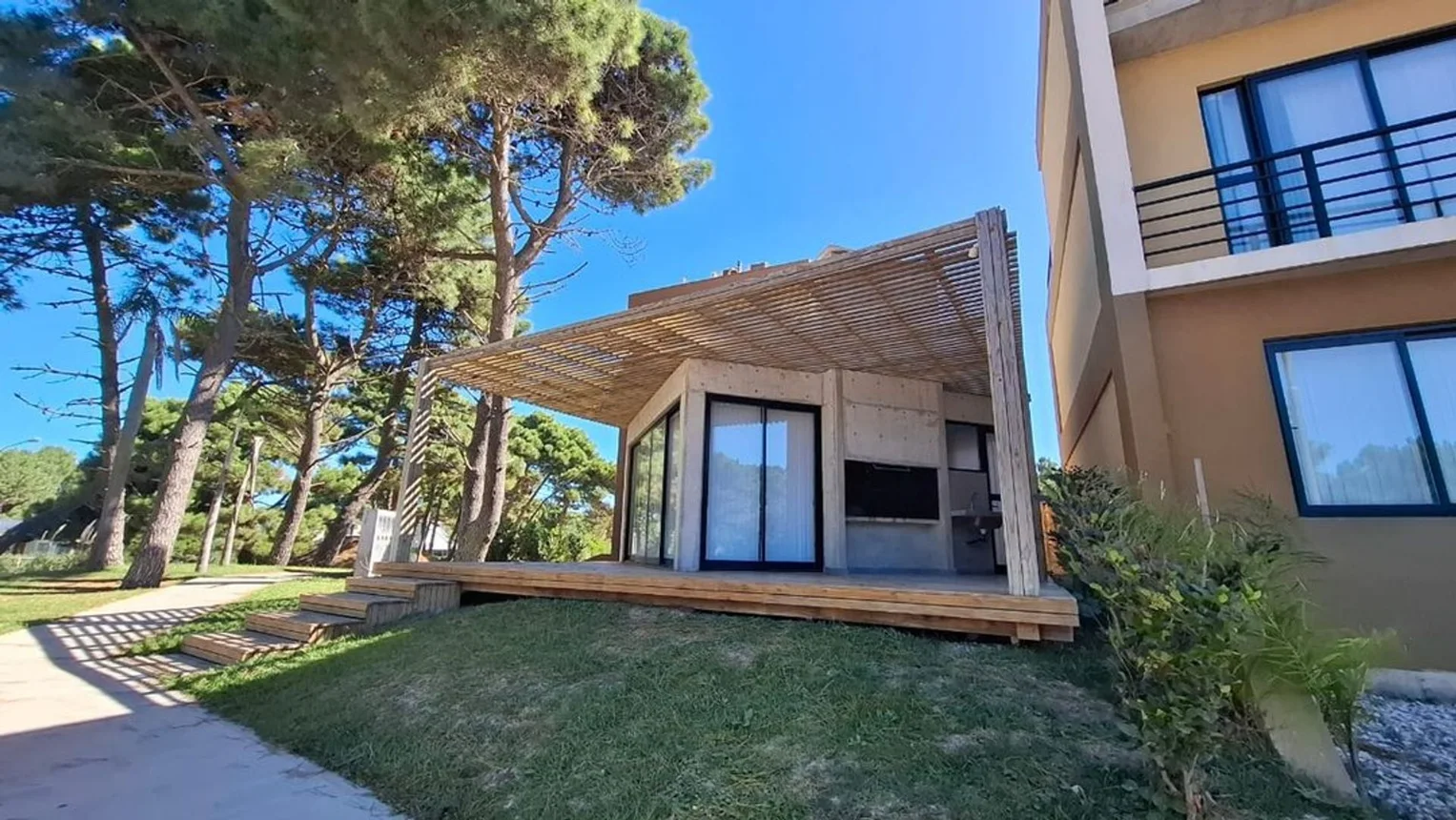 Casa tríplex de 4 ambientes en venta en Pinamar, Boulevard Icaro 1500, foto 3