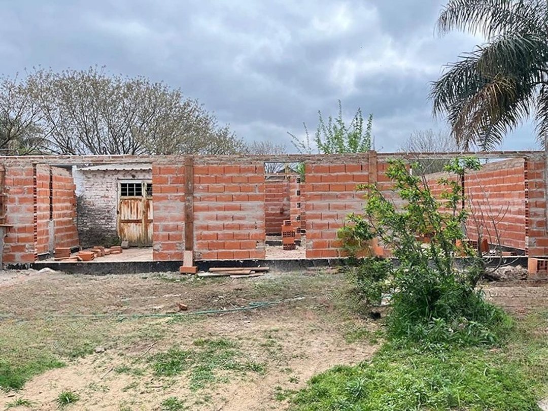 SE VENDE LOTE + CONSTRUCCION