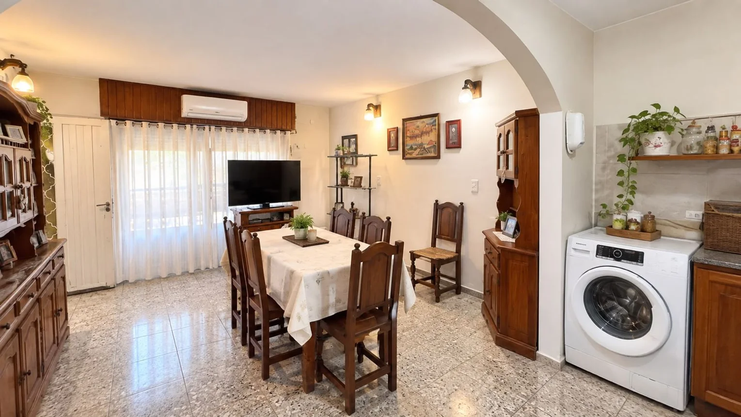 Casa de 5 ambientes en venta en Berazategui, Calle 104 100, foto 2