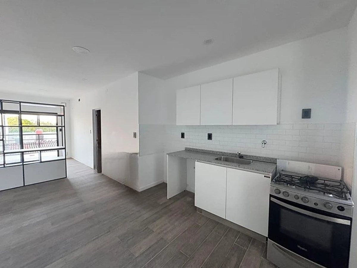Venta departamento con balcón