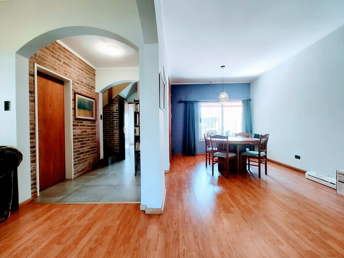 Casa en venta en Quilmes, foto 2