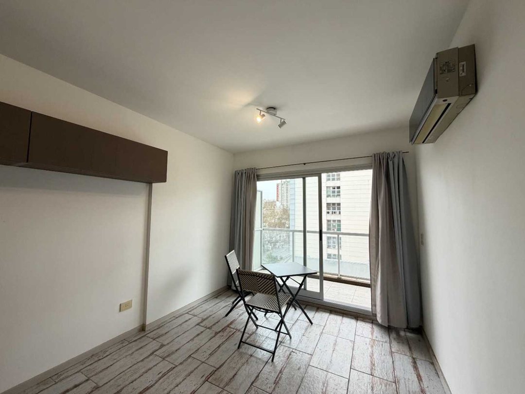 Monoambiente en alquiler balcon al frente!