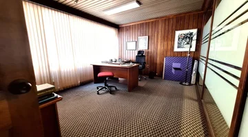 Oficina equipada y con garaje en Ciudad Vieja