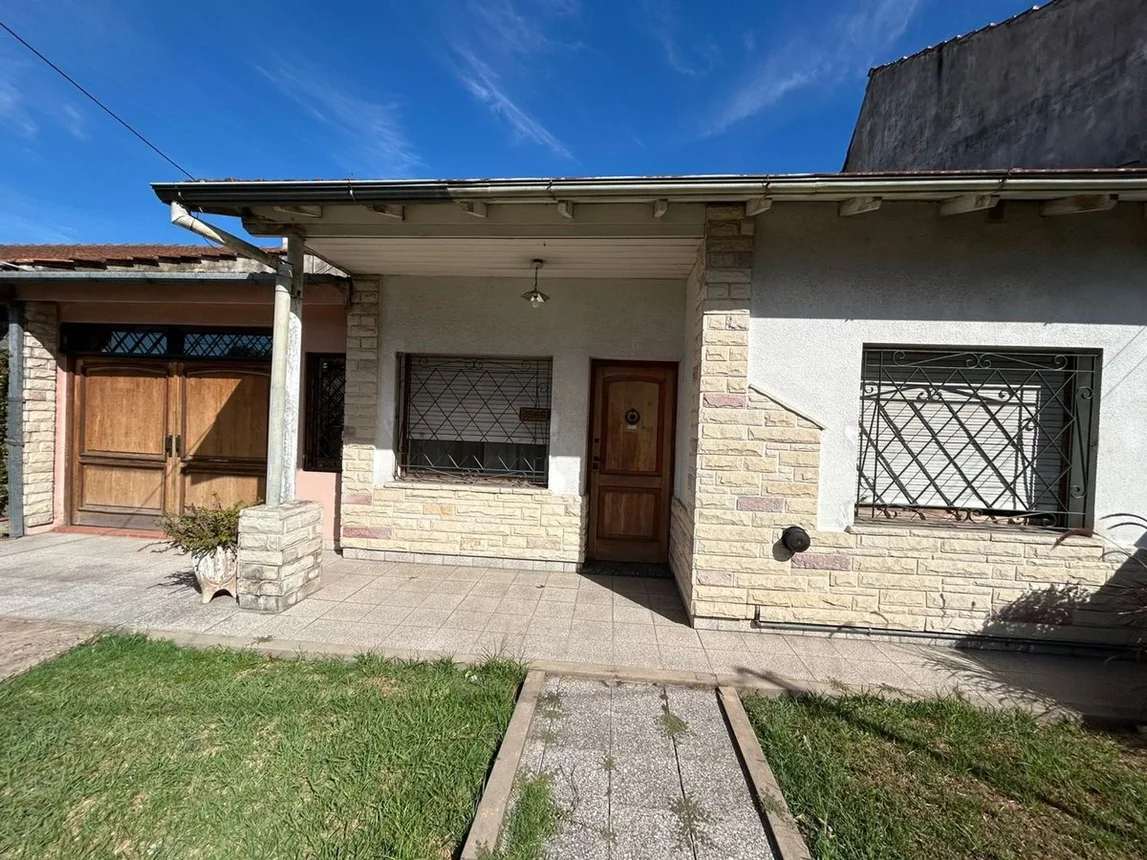 Casa de 4 ambientes en venta en Rafael Calzada, Presidente PerÓn 3500