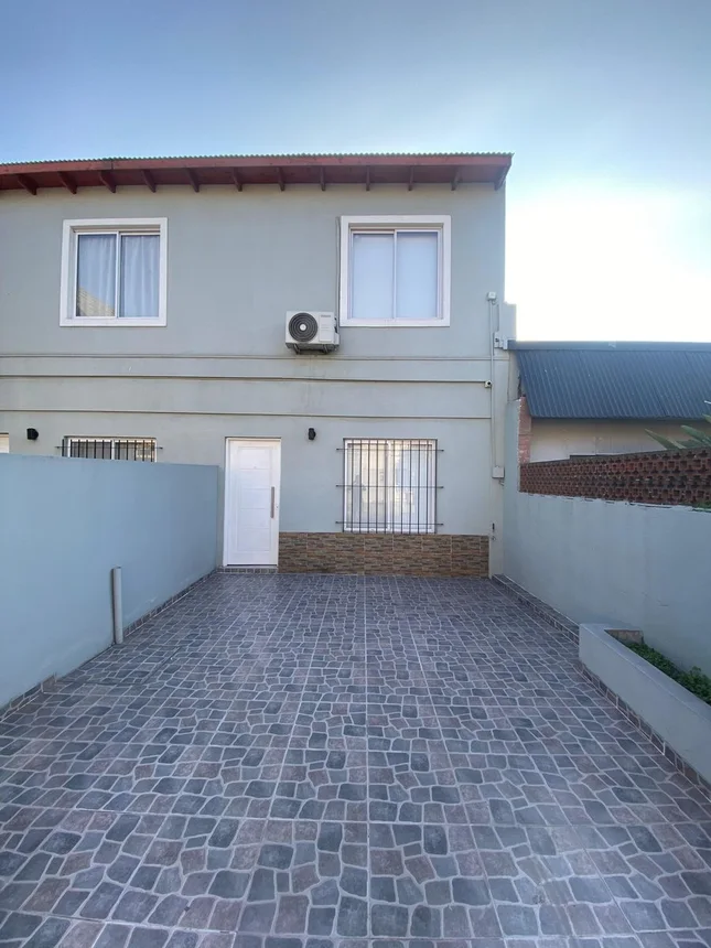 Casa dúplex en venta en Castelar, foto 2
