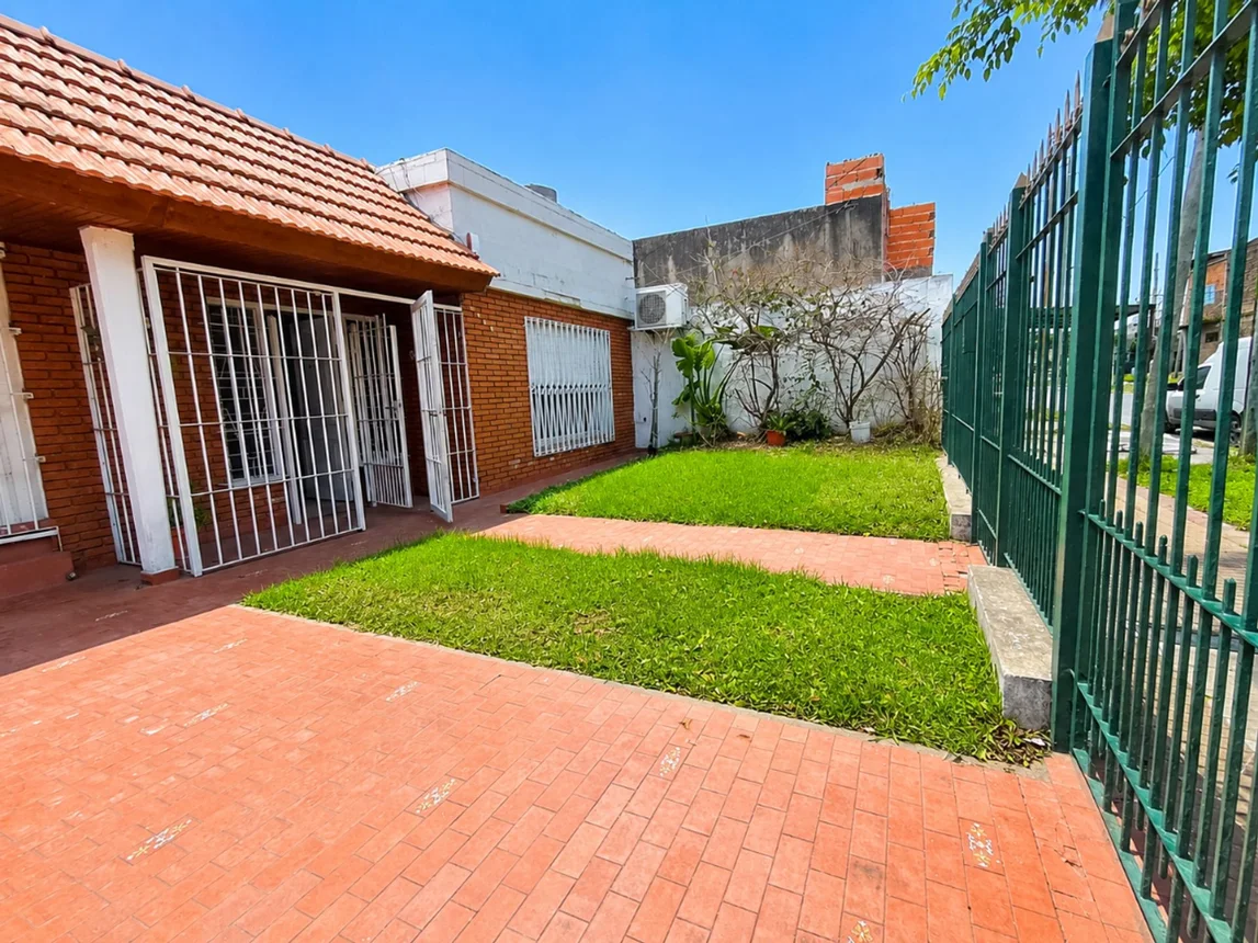 Casa de 3 ambientes en venta en Monte Chingolo, Coronel Juan N. Méndez 2400