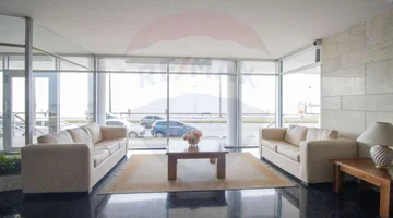 VENTA Pocitos Rambla – Amplio apto a reciclar