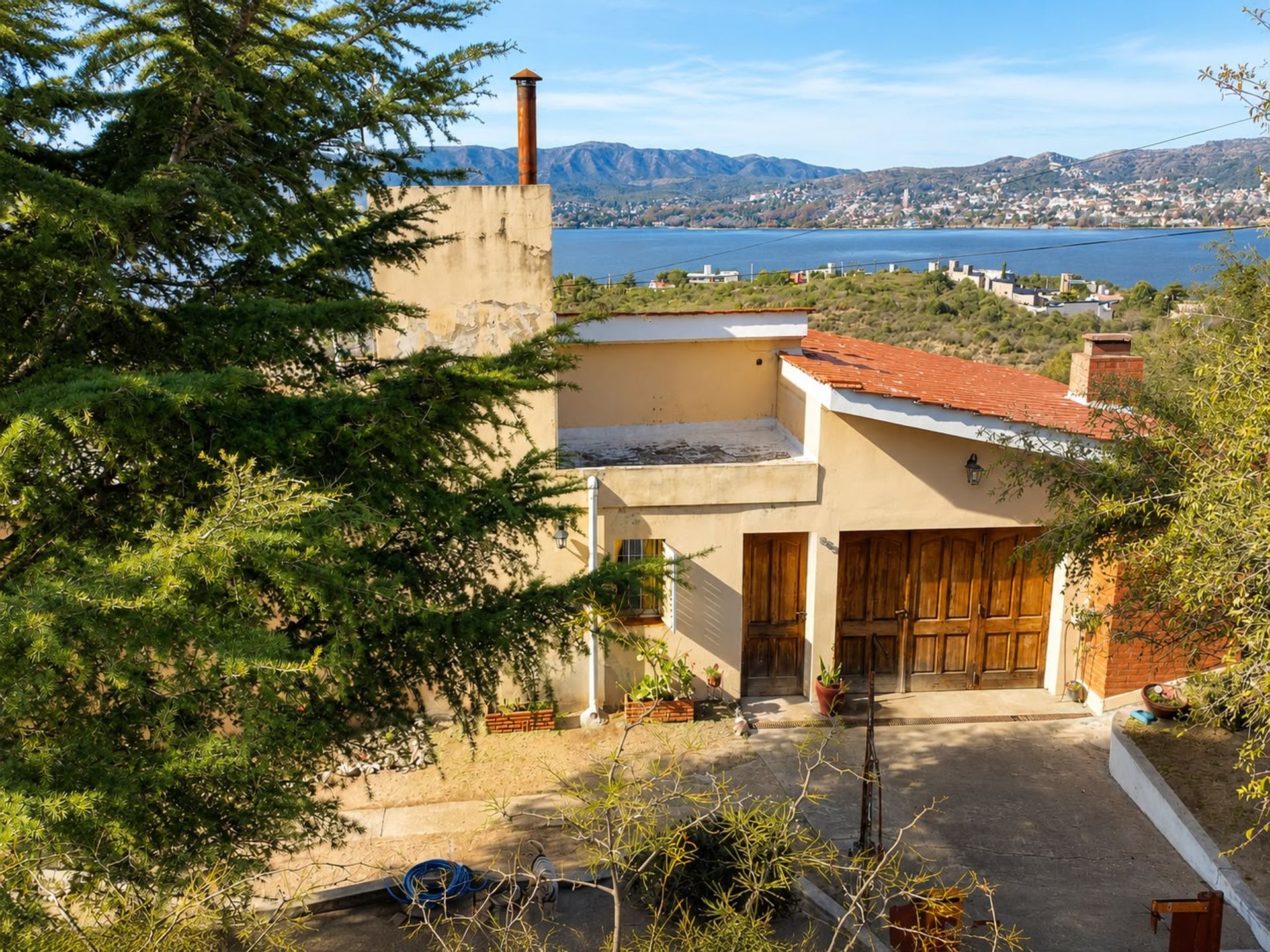 CASA 2 DORMITORIOS EXCELENTE VISTA PANORAMICA LAGO