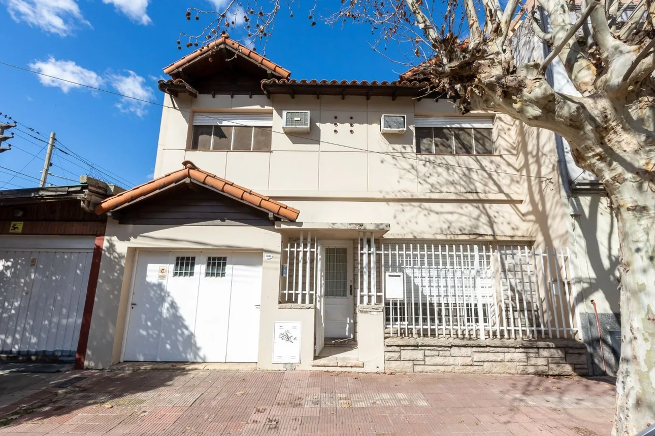 Casa de 5 ambientes en venta en Santos Lugares, Doctor Ceraso 1500
