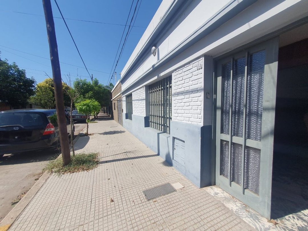VENTA CASA 3 DORMITORIOS MAS GALPON B° SARMIENTO