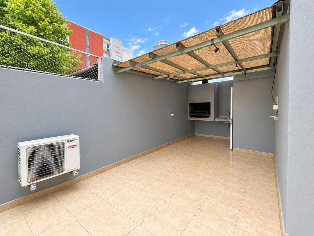 Duplex Dos Ambientes y Medio con Terraza y Parril