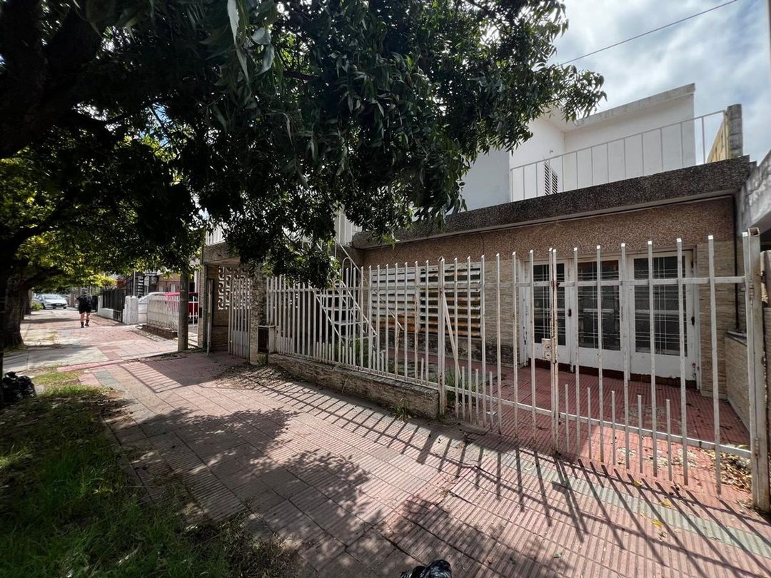 Casa mas departamento en barrio Ayacucho, Cordoba