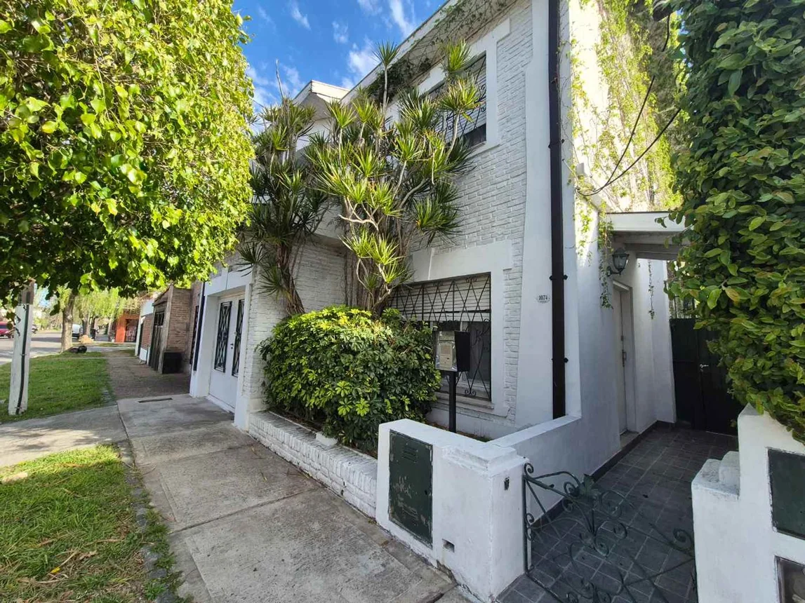 Casa de 6 ambientes en venta en Adrogué, Combate de Juncal 1000, foto 2