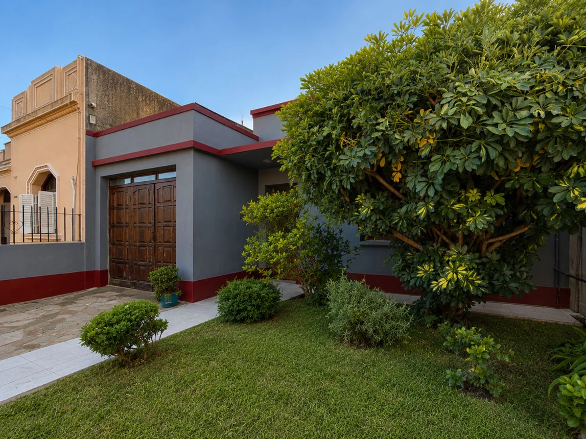 Casa de 3 ambientes en venta en Remedios de Escalada, Roma 2500, foto 2