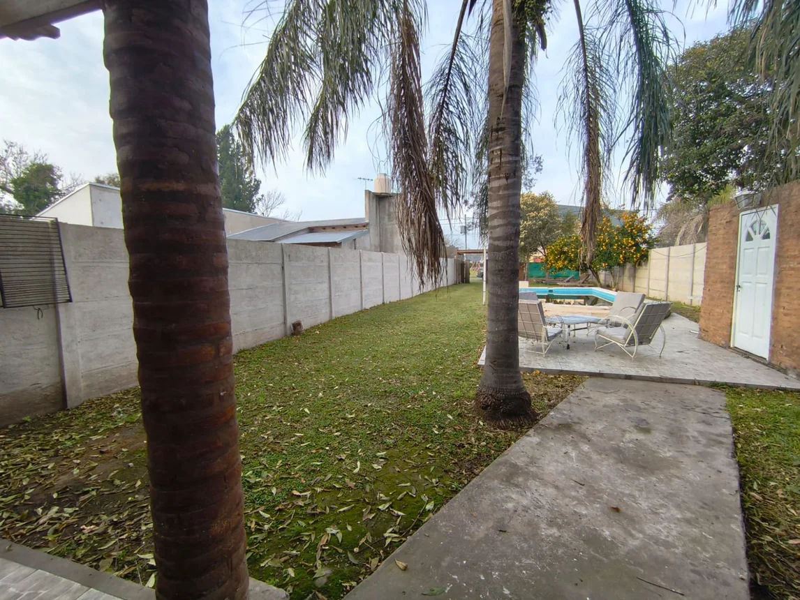 Casa de 4 ambientes en venta en Funes, Florencio Varela 1700