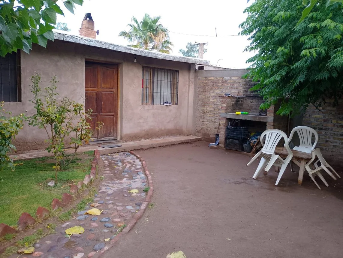 Casa de 3 ambientes en venta en Guaymallén, Las Tuyas 0