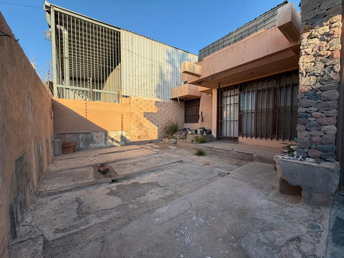 Casa de 5 ambientes en venta en Guaymallén, Silvano Rodríguez 5700