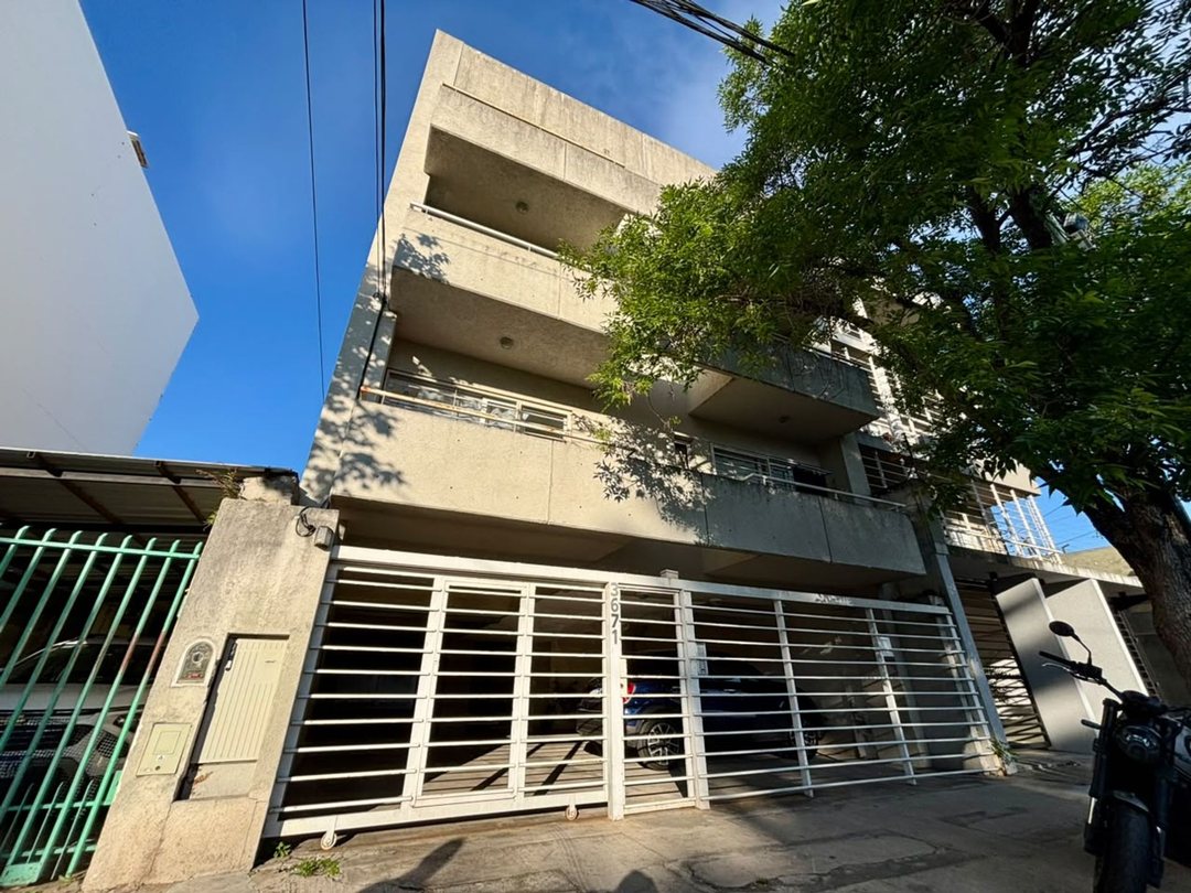 EXCELENTE MONOAMBIENTE AL FRENTE 2 ESP.GUARDACHES
