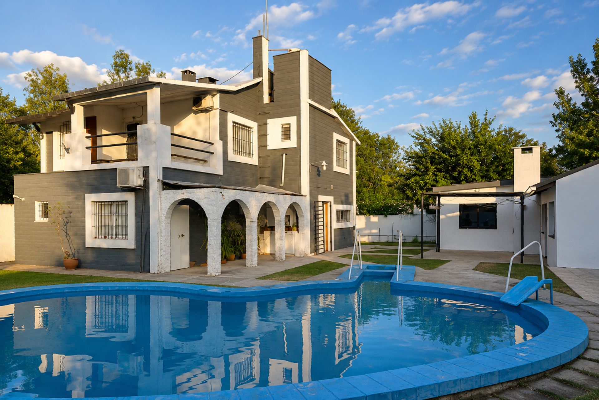 Foto 2 — VENTA CASA QUINTA PARQUE GORRITI 6 AMB PILETA
