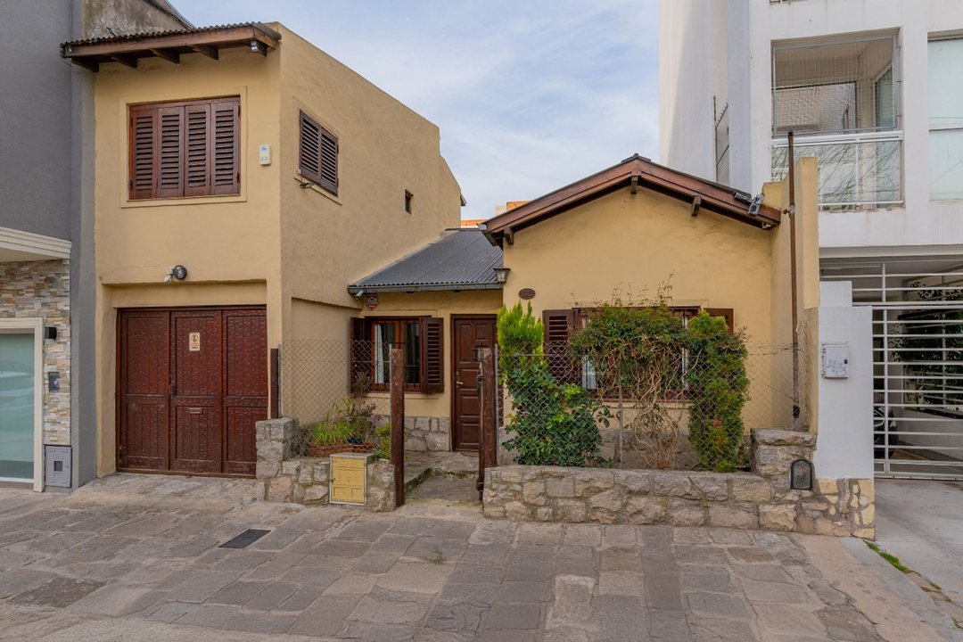 VENTA CASA 4 AMBIENTES EN GUEMES