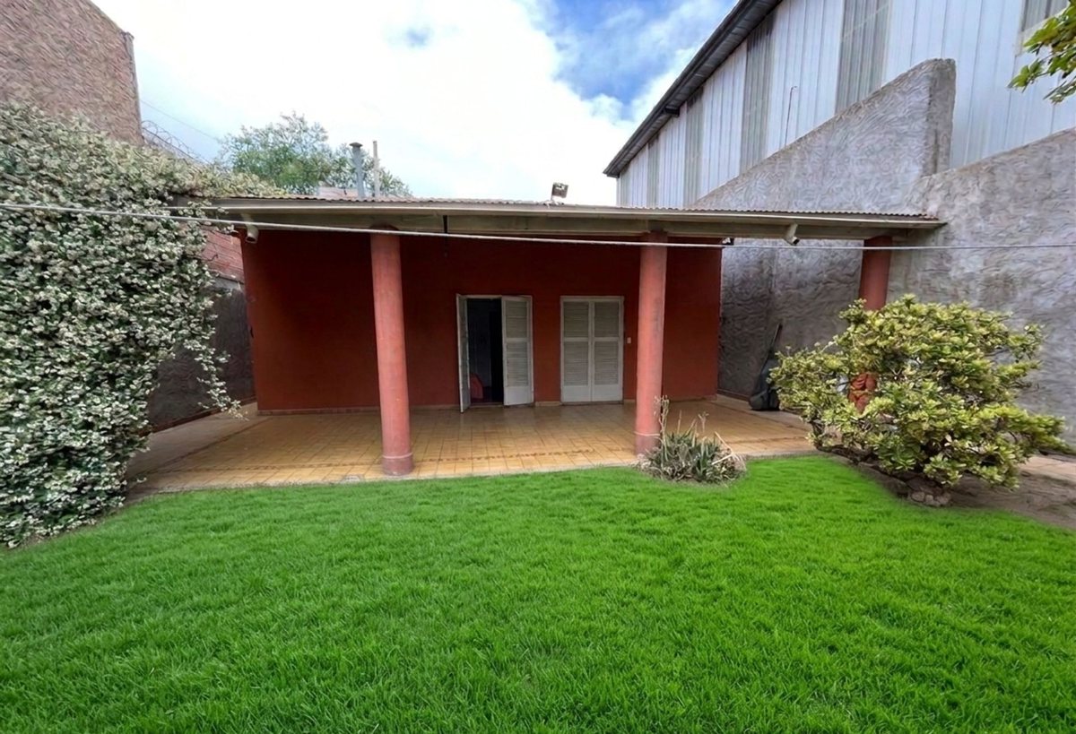 Casa en Juan B. Alberdi 1200