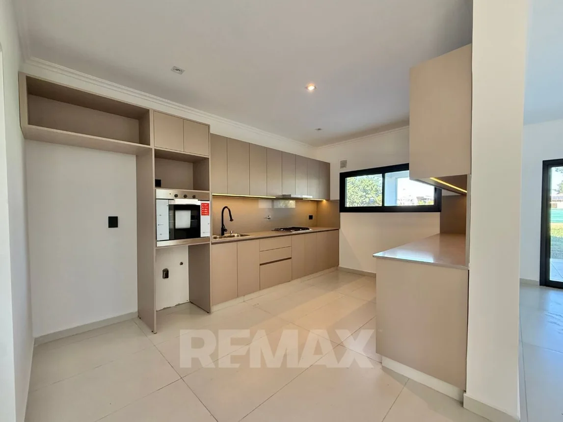 Casa de 6 ambientes en venta en Presidente Derqui, Leandro Niceforo Alem 3300, foto 3