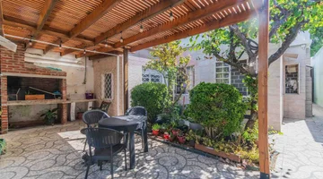 VENTA CASA CERRITO 3 DORMITORIOS FONDO PARRILLERO