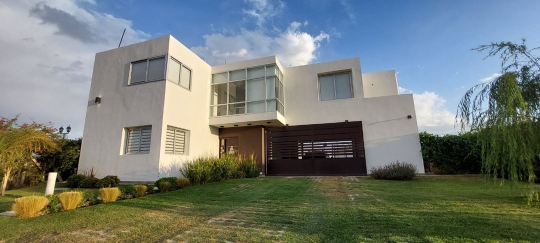 VENTA CASA MINIMALISTA EN BARRIO PRIVADO RIVADAVIA