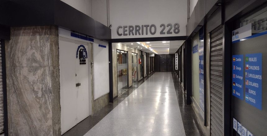 Local en Galería sobre Cerrito  A pasos Obelisco!!