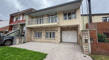 VENTA CASA 4 AMBIENTES CONSTITUCIÓN QUINCHO PARQUE