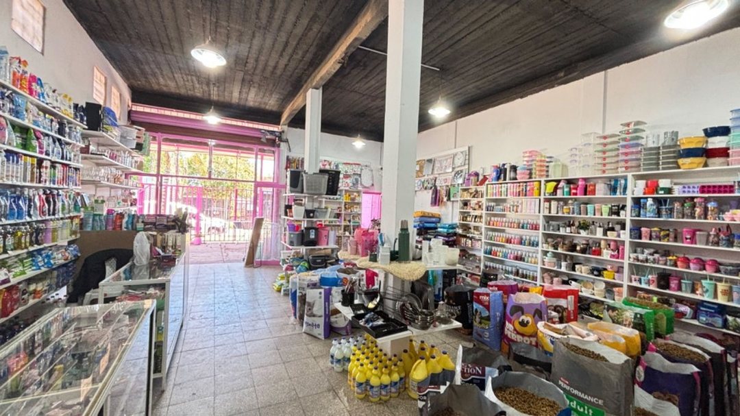 VENTA LOCAL GALPON. CON DEPARTAMENTOS  MERLO