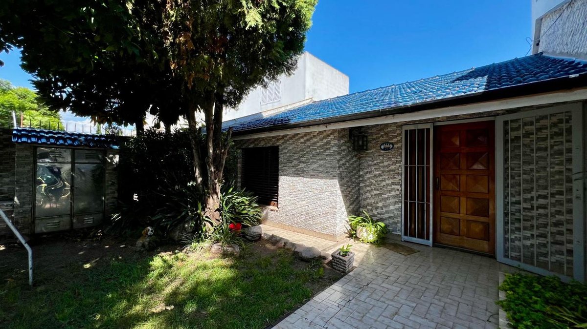 CASA 4 AMBIENTES EN VENTA LLAVALLOL MAS DEPTO 2AMB