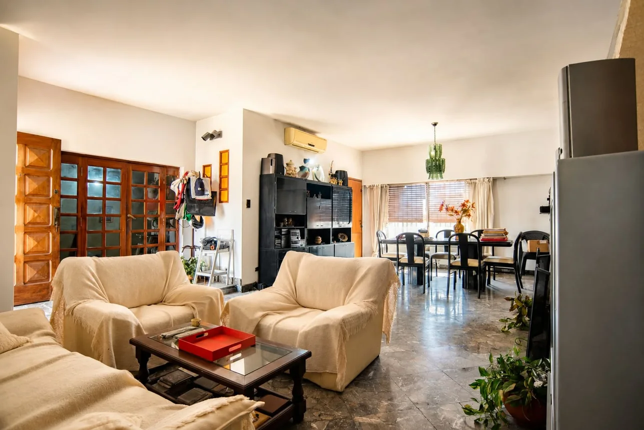 Casa de 9 ambientes en venta en El Palomar, Doidamia Palacios 800