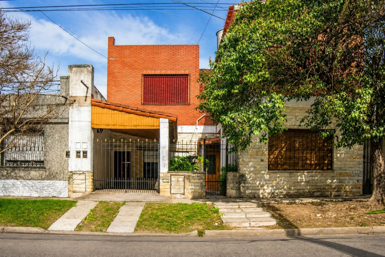 Casa de 9 ambientes en venta en El Palomar, Doidamia Palacios 800, foto 2