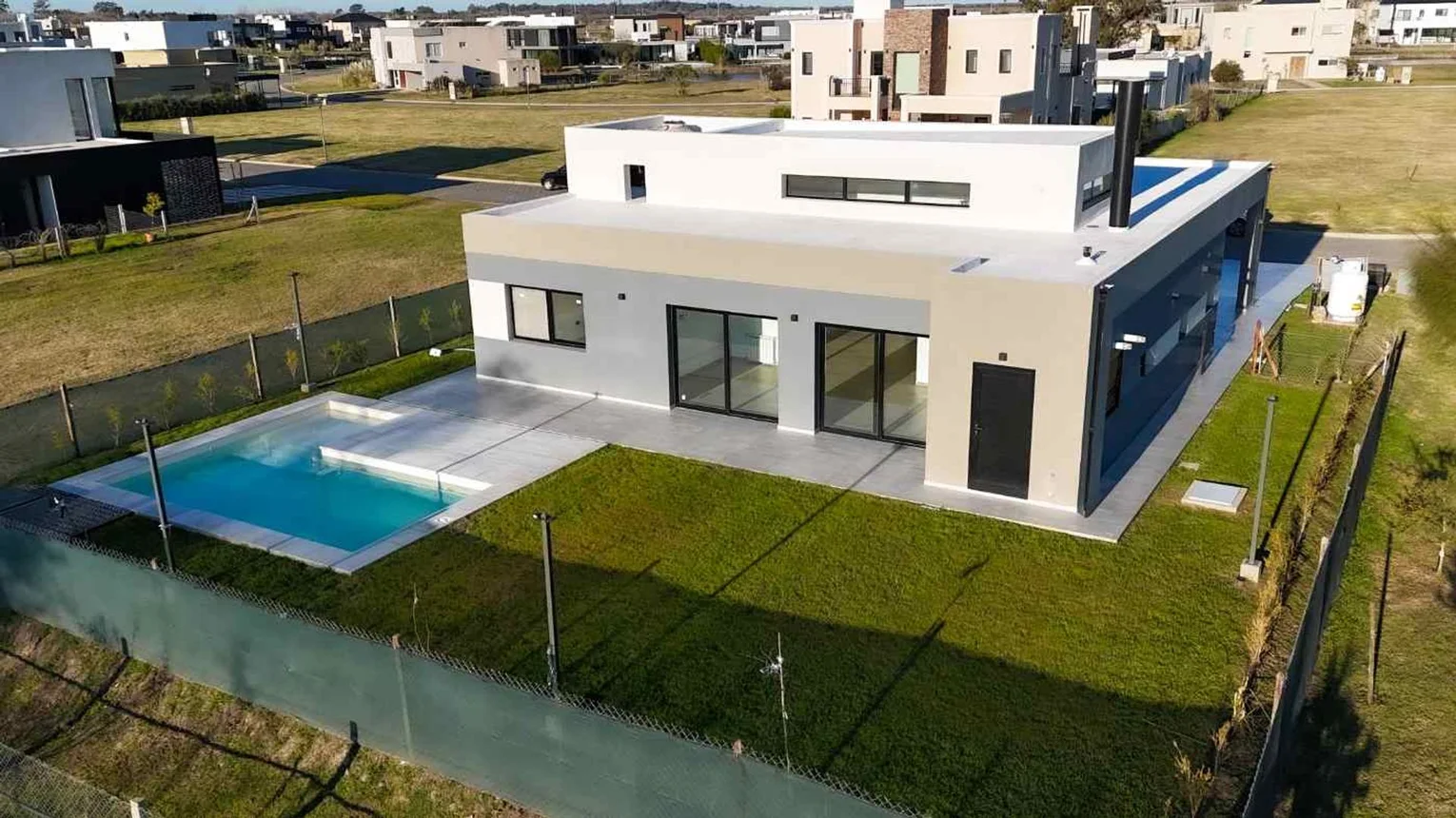 Casa de 4 ambientes en venta en Hudson, Calle 63 7800, foto 2